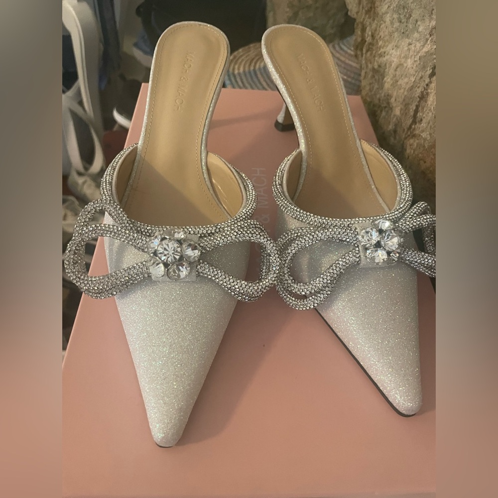 NEW IN BOX Mach & Mach White Sparkly Mule